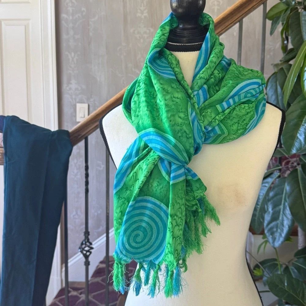 SCARF/WRAP ladies, vibrant, green and blue with tassels excellent condition